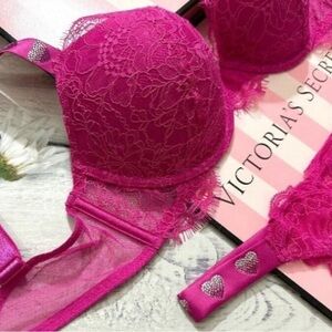 32d / s Victoria’s Secret pink shine strap heart bra SET